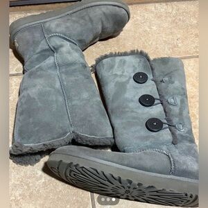 UGG BAILEY BUTTON TALL II TRIPLET GREY GRAY BOOT US 8